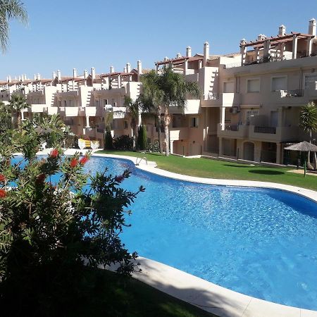 Duquesa Fairways, A Spacious Apartment With Fabulous Views And Facilities Manilva Kültér fotó