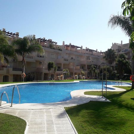 Duquesa Fairways, A Spacious Apartment With Fabulous Views And Facilities Manilva Kültér fotó