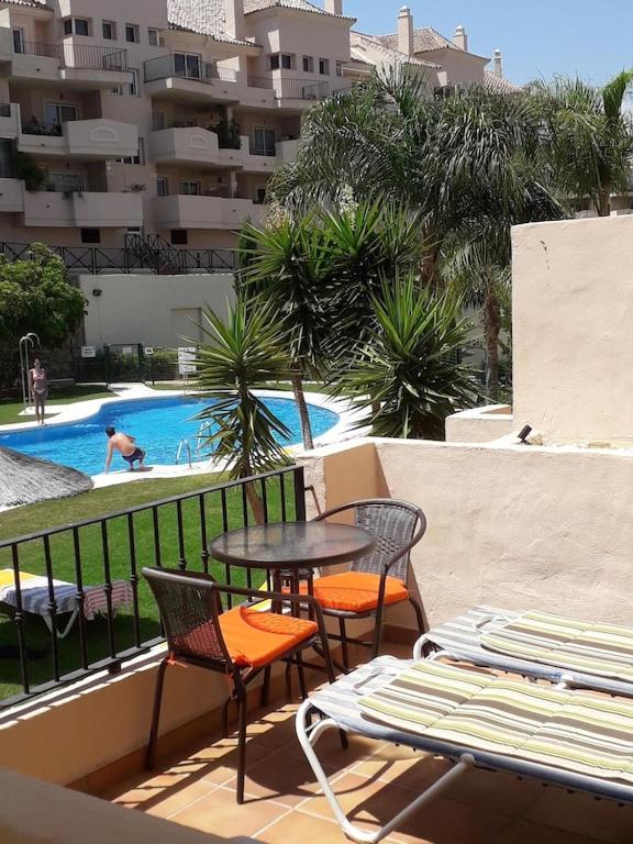 Duquesa Fairways, A Spacious Apartment With Fabulous Views And Facilities Manilva Kültér fotó