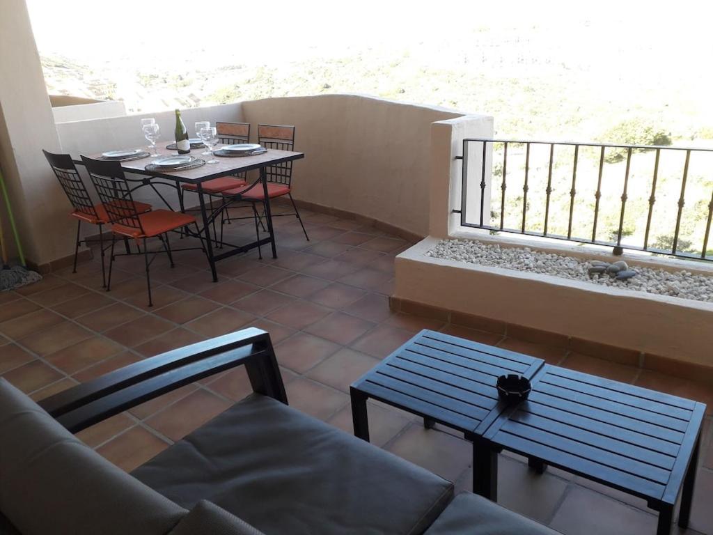 Duquesa Fairways, A Spacious Apartment With Fabulous Views And Facilities Manilva Kültér fotó