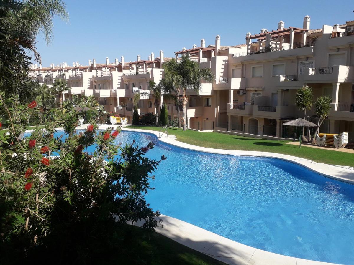 Duquesa Fairways, A Spacious Apartment With Fabulous Views And Facilities Manilva Kültér fotó