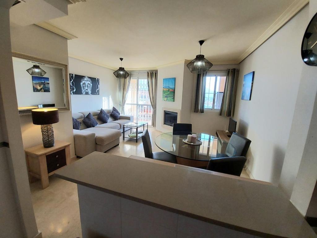 Duquesa Fairways, A Spacious Apartment With Fabulous Views And Facilities Manilva Kültér fotó