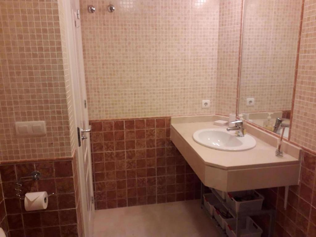 Duquesa Fairways, A Spacious Apartment With Fabulous Views And Facilities Manilva Kültér fotó