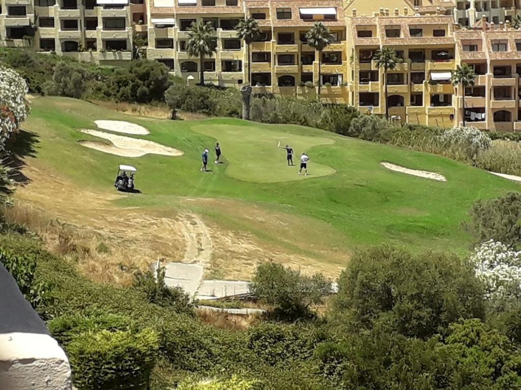 Duquesa Fairways, A Spacious Apartment With Fabulous Views And Facilities Manilva Kültér fotó